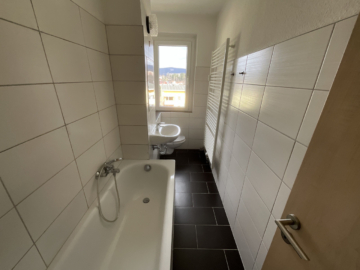 Sanierte 3-Raum-Wohnung im ruhiger Lage, 98527 Suhl, Wohnung