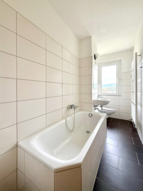 Sanierte 3-Raum-Wohnung im ruhiger Lage, 98527 Suhl, Wohnung