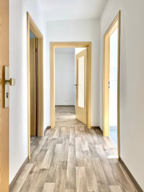 Sanierte 3-Raum-Wohnung im Stadtzeuntrum, 98527 Suhl, Wohnung